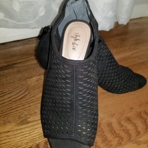 ADORABLE STYLE&CO OPEN BLK HEELS